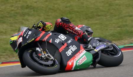 Savadori sorprendió y dominó la FP2 en pista húmeda