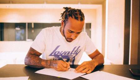 Hamilton renovó con Mercedes hasta 2023