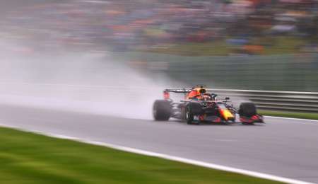 Verstappen hizo el 1 bajo la lluvia; Russell fue 2°