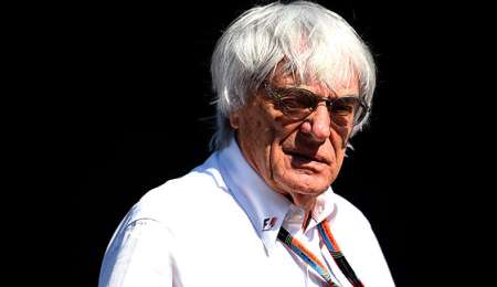 Salió con los tapones de punta