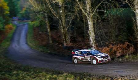 Elfyn Evans se luce en sus pagos, manda en Gales