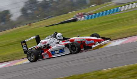 Emiliano Stang completó un día de pruebas en Paraná