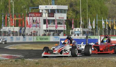 Fernández venció en la segunda de la Fórmula Renault