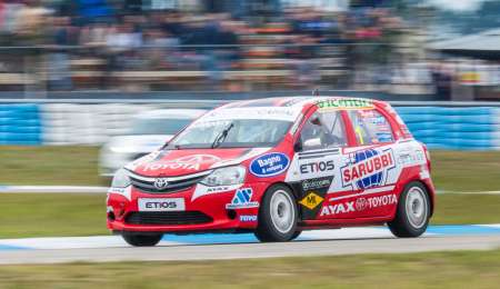 Toyota domina el Super Turismo Uruguayo en Bs. as.