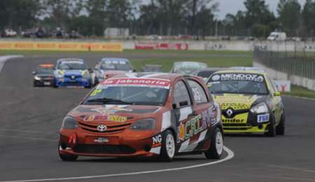 Los debutantes y los regresos del Turismo Pista en Olavarría