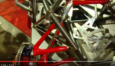 ¿Cómo es un auto de carrera por dentro?