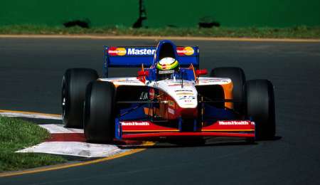 Lola Fómula 1:  El auto de la tarjeta "sin crédito"