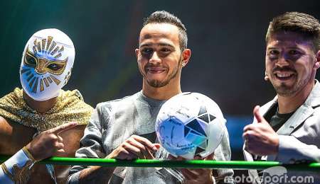 Hamilton defiende a los jugadores de Inglaterra