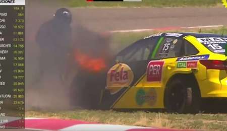 Fuego en el auto de Luciano Farroni