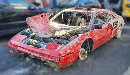 Encuentran una Ferrari en el fondo del río