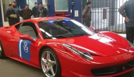 Una Ferrari, la flamante patrulla de la Prefectura