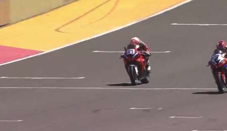 Gandola festejó en un cierre infartante del Superbike 1000