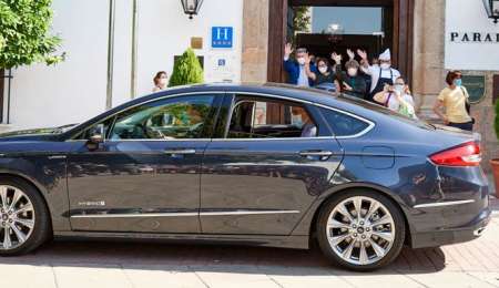 Los Reyes de España cambiaron el Mercedes por un Ford híbrido