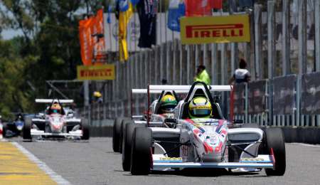 Los equipos de la Fórmula Renault 2.0 probaron antes de la definición