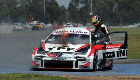 Incendio en el Toyota de Hernán Palazzo