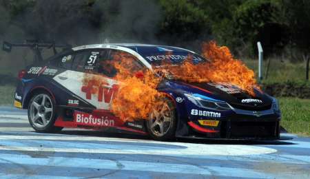 ¡Fuego en el Chevrolet de Urcera!