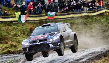 Ogier mantiene la cima en Gales
