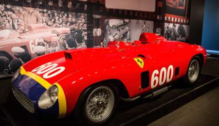 Una Ferrari que usó Fangio, entre los autos más caros que se subastaron