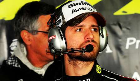 ¿Hacia dónde mira Giallombardo?