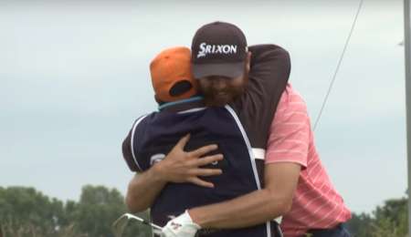 ¡Hizo hoyo en uno y ganó un fabuloso auto!