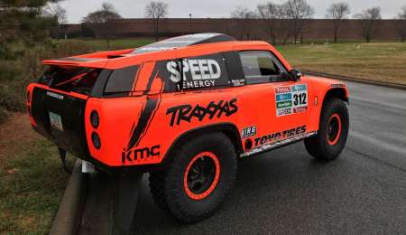 Robby Gordon le pone color