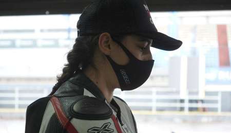 Fue modelo, vendió un terreno para comprar su moto y ahora corre en el Superbike Argentino