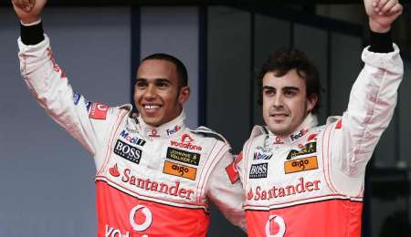 Alonso le abre la puerta a Hamilton