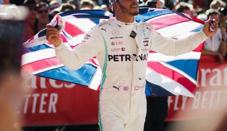Hamilton quiere 44 millones por año para renovar con Mercedes