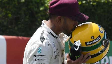 Hamilton:  "Ayrton me motivó a mí a hacer lo que hacía él"