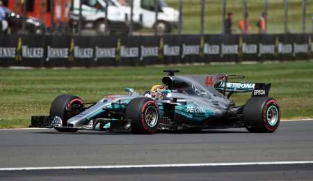 Hamilton ganó en Silverstone y presiona a Vettel en el campeonato