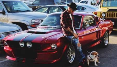 El espectacular garaje de Lewis Hamilton