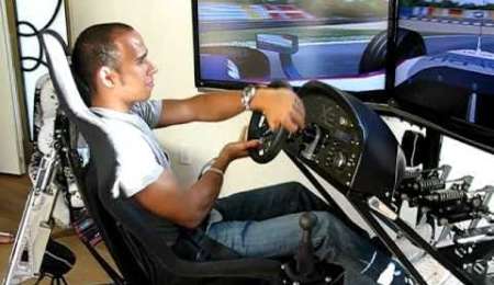 ¿Por qué Lewis Hamilton no corre en simuladores?