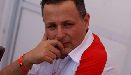 "Llaman a mis pilotos y después me vienen a abrazar"