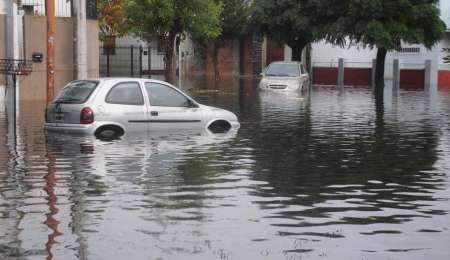 ¿Qué hacer cuando se inunda tu auto?