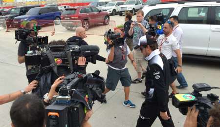 Alonso fue el centro de atención en Bahrein