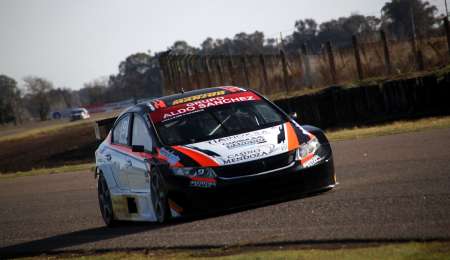 Cáceres, con récord en el primer ensayo