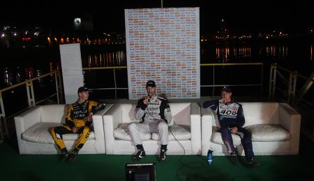 Las voces del podio nocturno