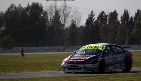 Iribarne, en el patio de su casa