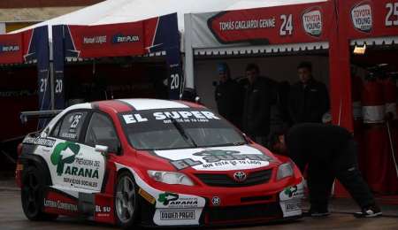 Debut de Krujoski como poleman