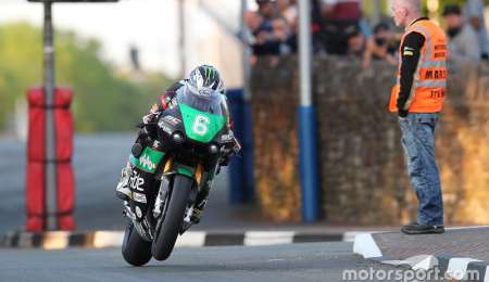 Cruzó la pista de la Isla de Man en actividad y fue preso