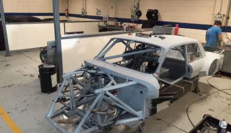 Trabaja en el auto nuevo y sueña con pelear el campeonato