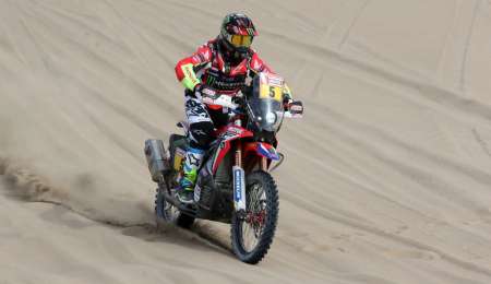 Barreda gana la etapa pero está en duda por un golpe en la rodilla