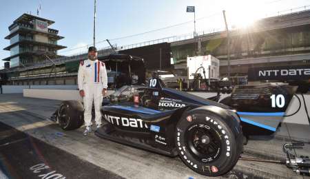 Jimmie Johnson probó un IndyCar en Indianápolis