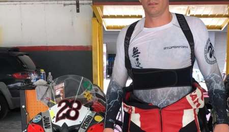 De campeón del mundo en Taekwondo a correr en motos