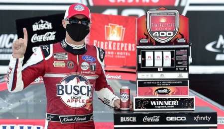 Nascar: Kevin Harvick hizo doblete en Michigan 