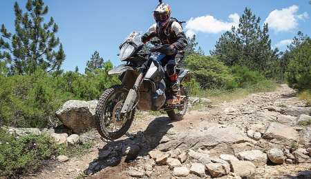 KTM 790 Adventure R: prototipo modelo 2019 a prueba en Cerdeña
