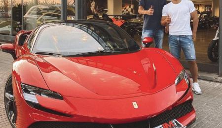 El Kun Agüero tiene nueva Ferrari