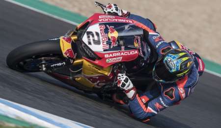Leon Camier le saca chispas a la Honda de WorldSBK en Jerez