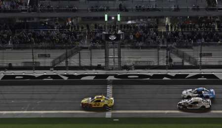 Nascar en Daytona los duelos fueron Para Logano y Byron