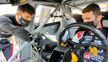 La imagen del día: López y Rossi prueban antes de los 200km